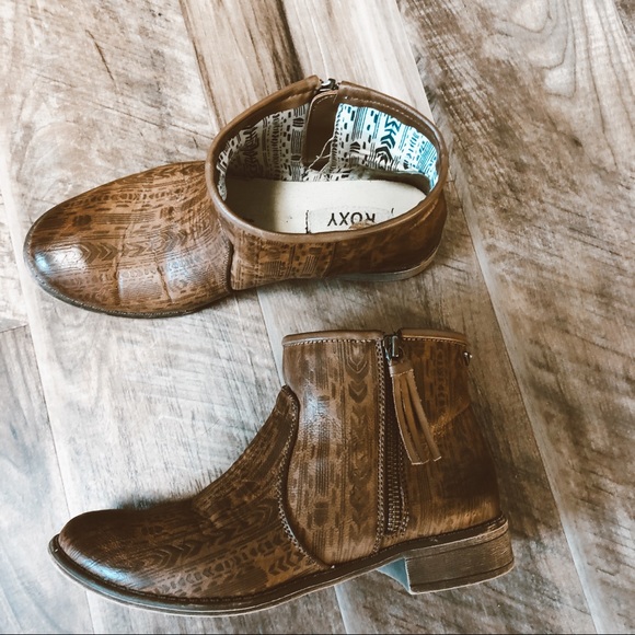 Roxy Shoes - Roxy Brown Ankle Boots sz 8✨